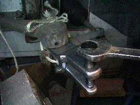 Splitting steering arm and wishbone ball joint